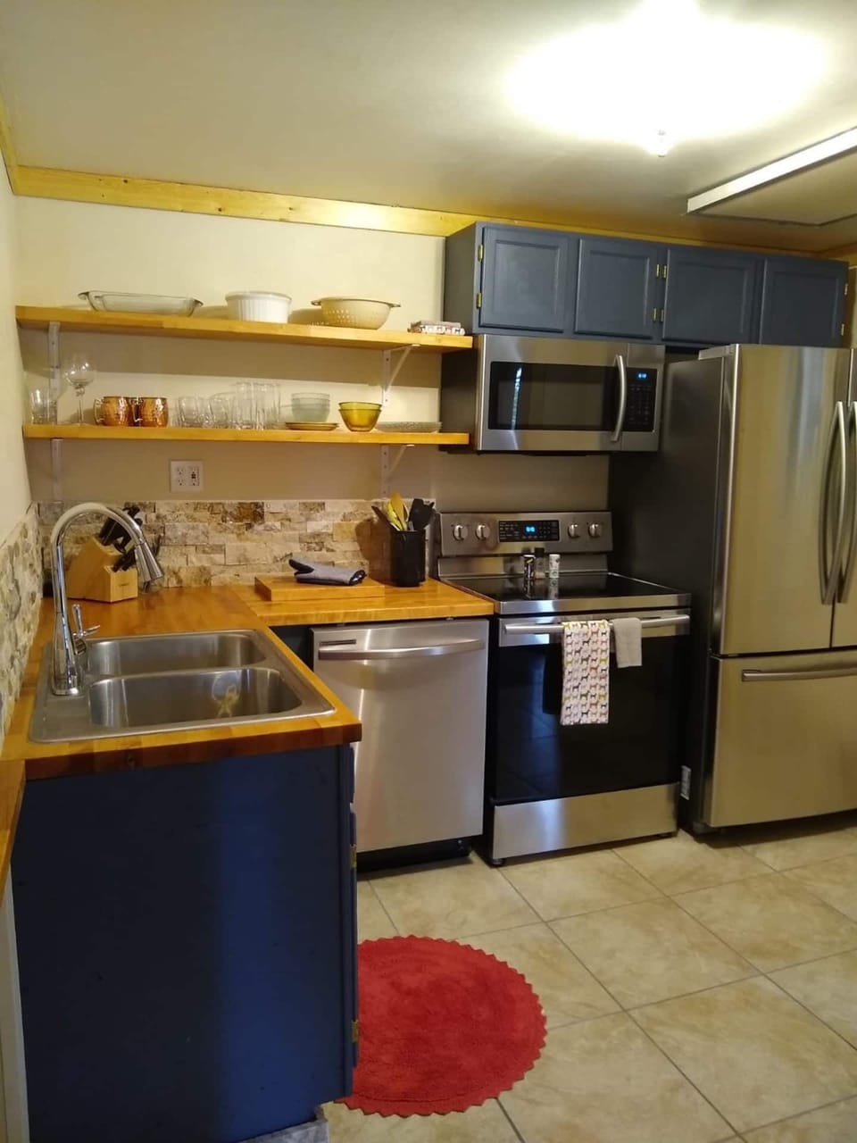 cute full kitchen in the studio, in addition to the big kitchen upstairs!  