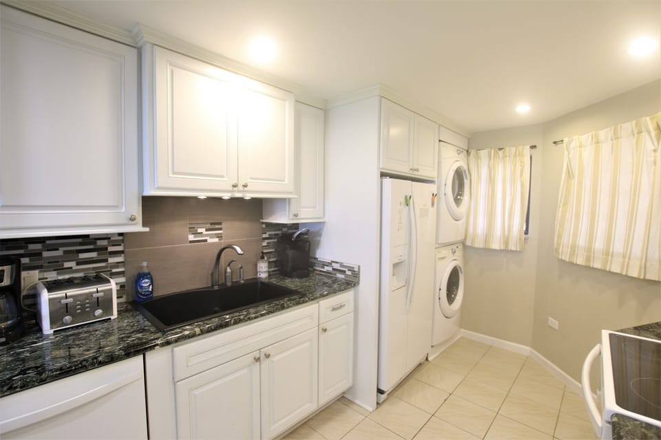 Kitchen space, includes washer and dryer