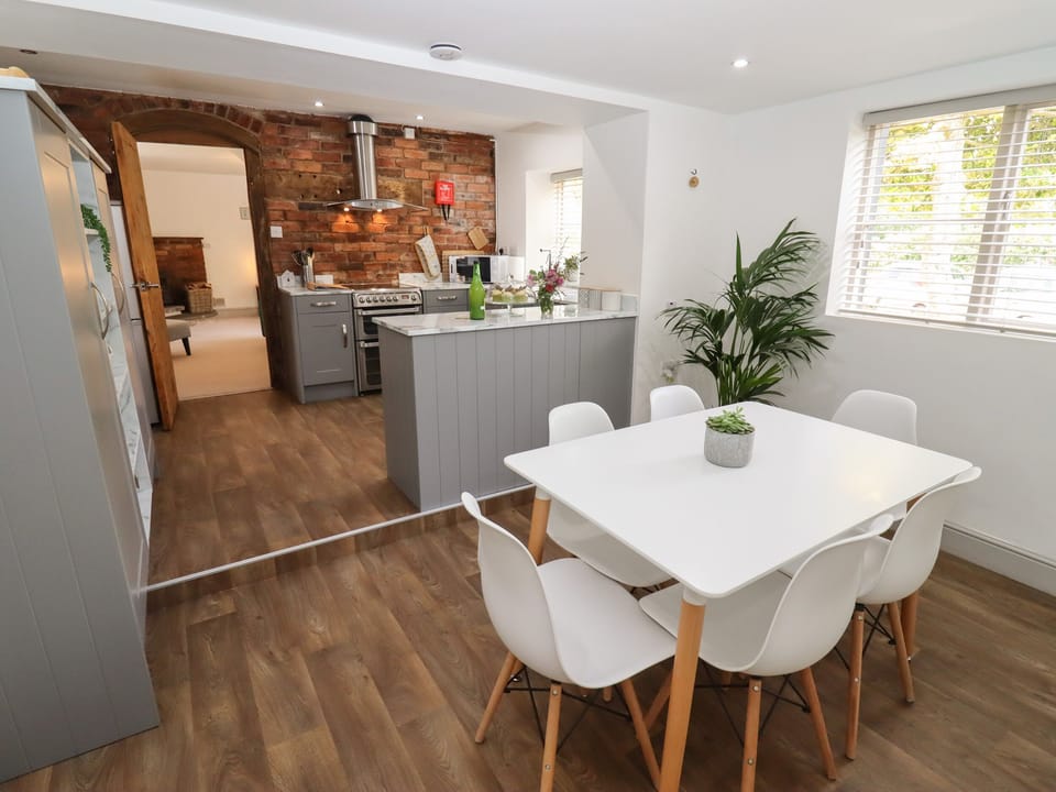 Cottage | Private kitchen | Fridge, microwave, dishwasher, electric kettle