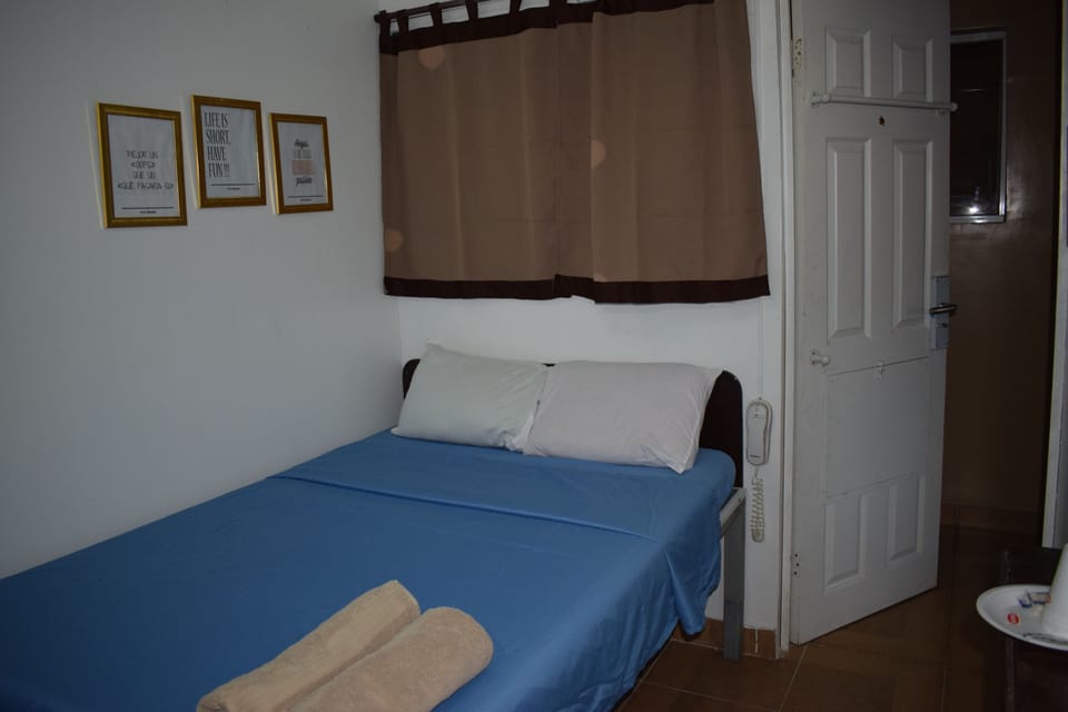 Economy Room, 1 Large Twin Bed | Blackout drapes, WiFi (free), bed sheets