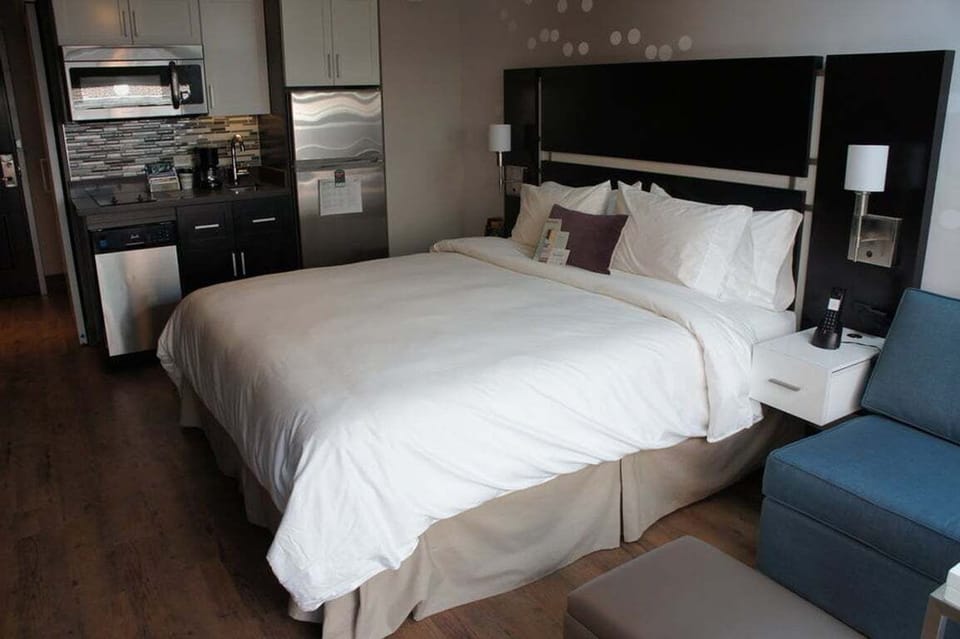 King Bed (Efficiency)