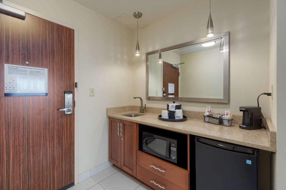 Fridge, microwave