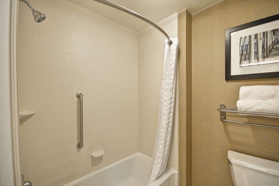 Guest room bath