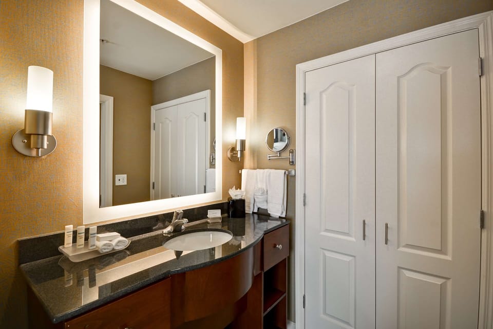 Guest room bath