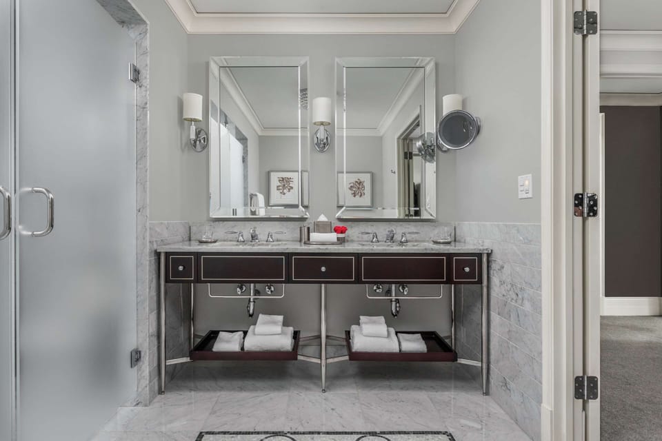 Guest room bath
