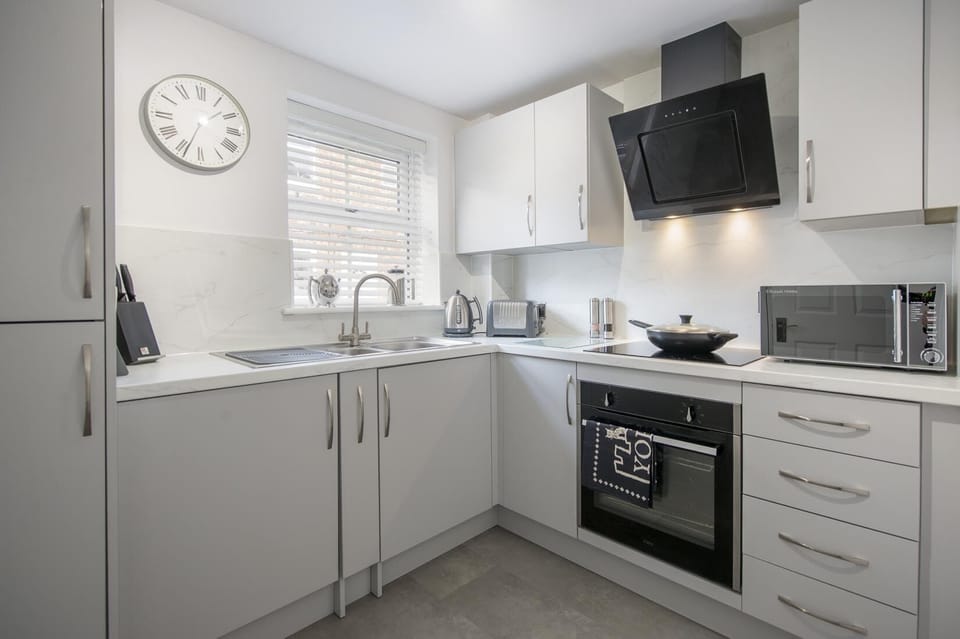 Luxury Apartment, Ensuite (Penleys) | Shared kitchen