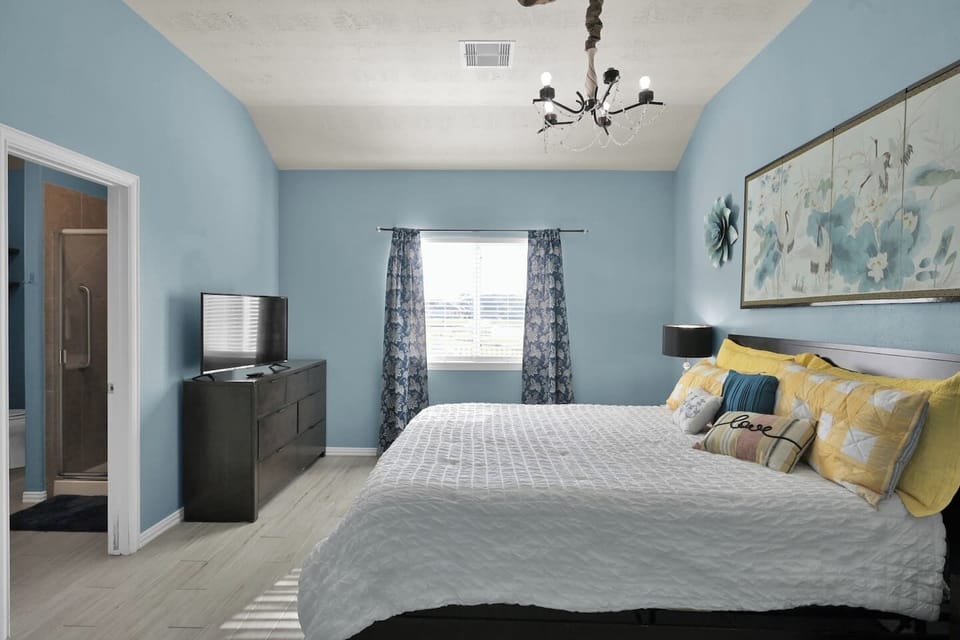 Another view of the master bedroom, prepared for the hotter months. Our host thoughtfully provides heavy comforters for the winter and light coverings for those steamy Texas summers. 
