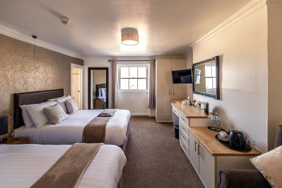 Blackout drapes, free WiFi, bed sheets