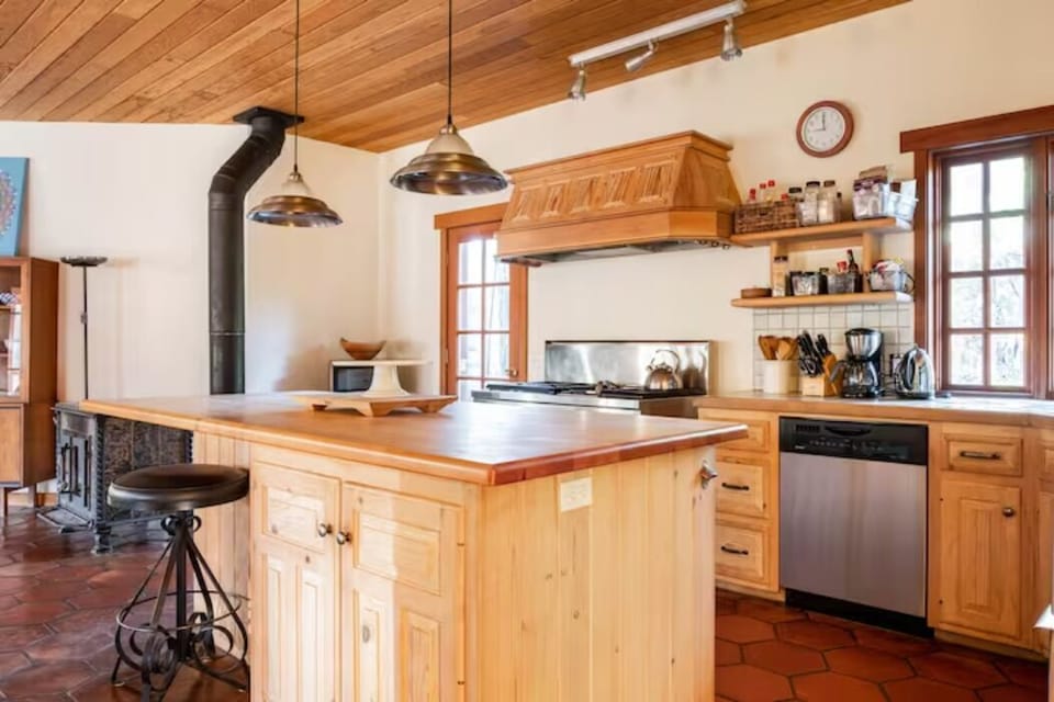 Large kitchen island for the whole family.