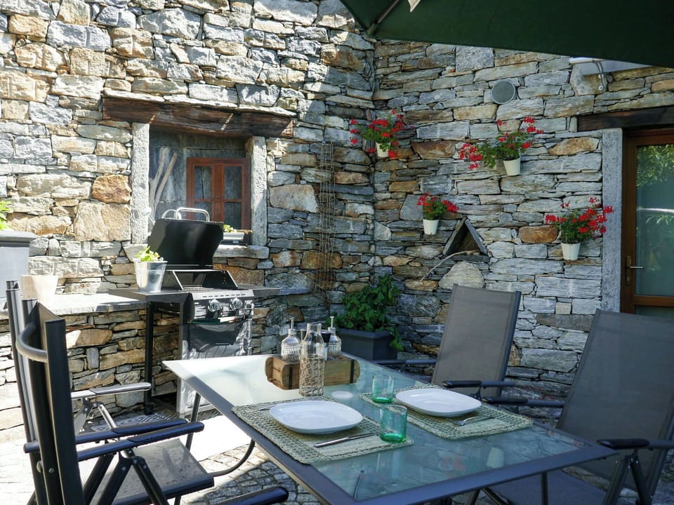 Table, Furniture, Property, Plant, Chair, Interior Design, Flowerpot, Houseplant, Outdoor Furniture, Window