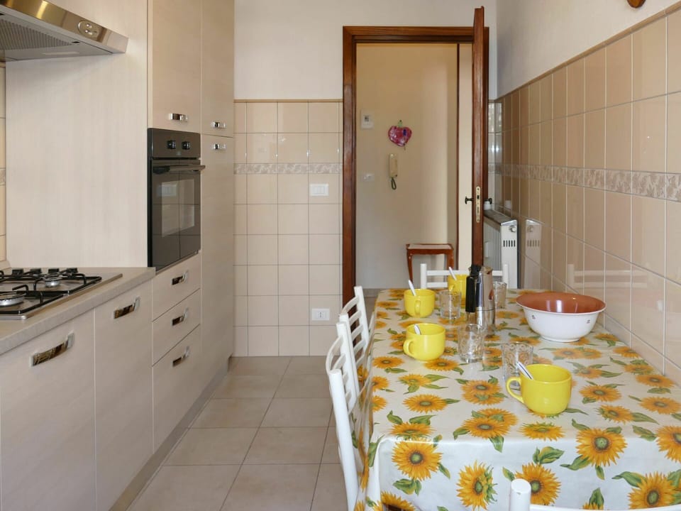Property, Cabinetry, Furniture, Building, Door, Dishware, Drinkware, Countertop, Stemware, Floor