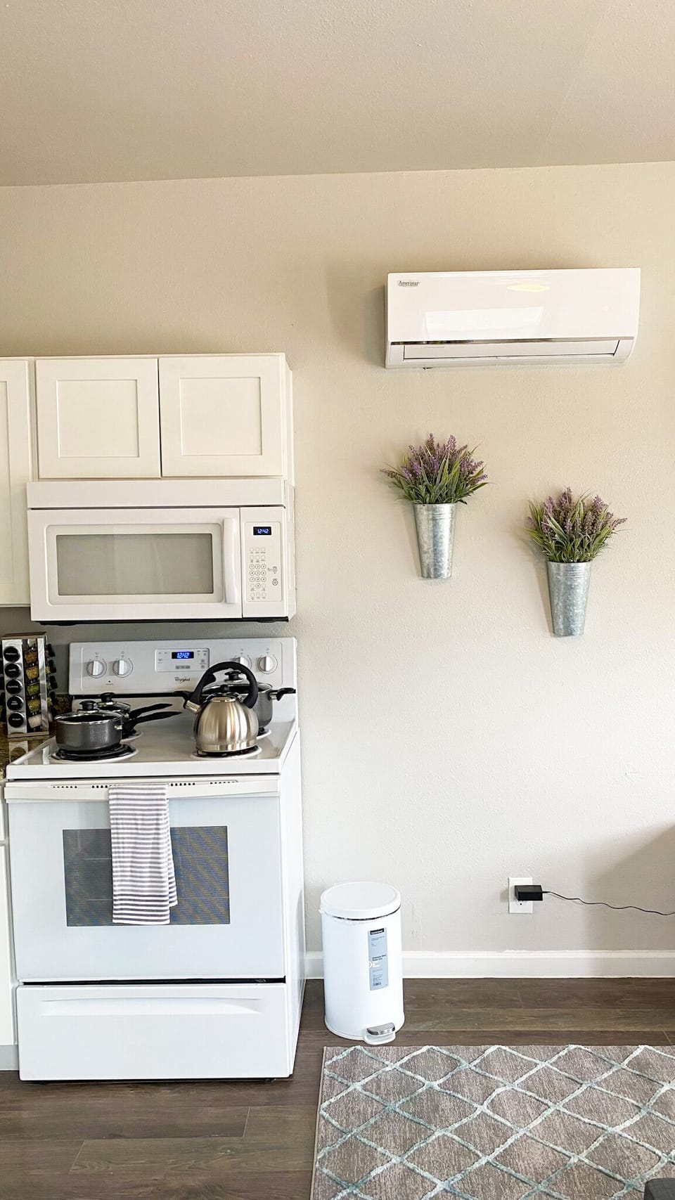 Full stove and Air Conditioner