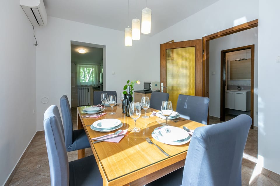 House | Private kitchen | Fridge, microwave, oven, stovetop