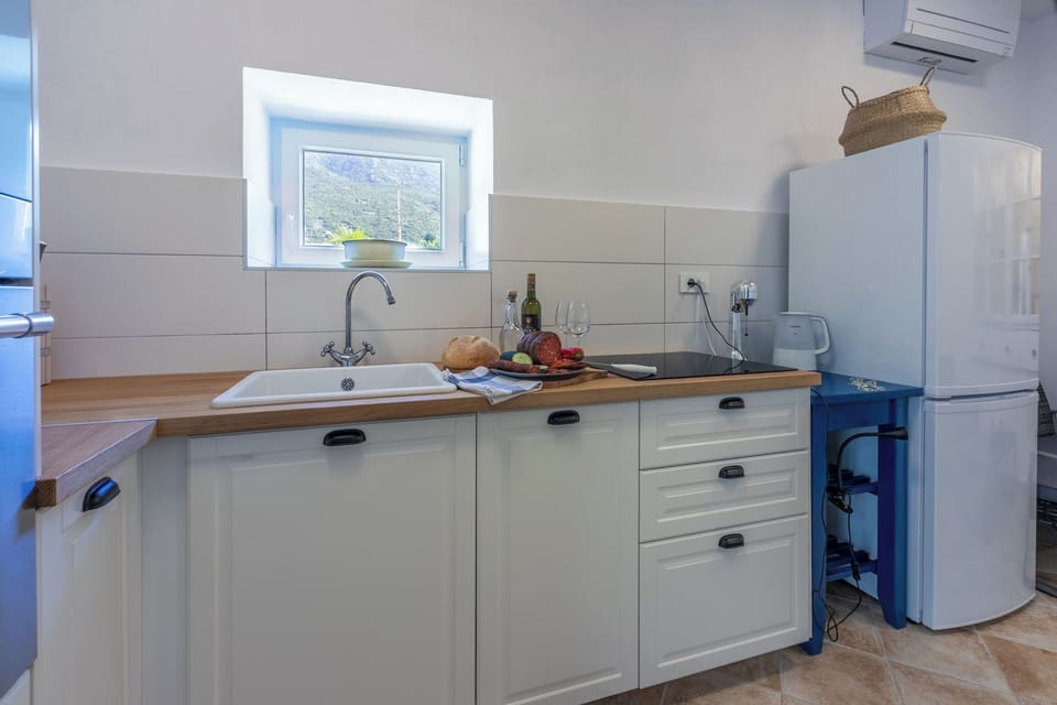 Espresso maker, fridge, microwave, oven