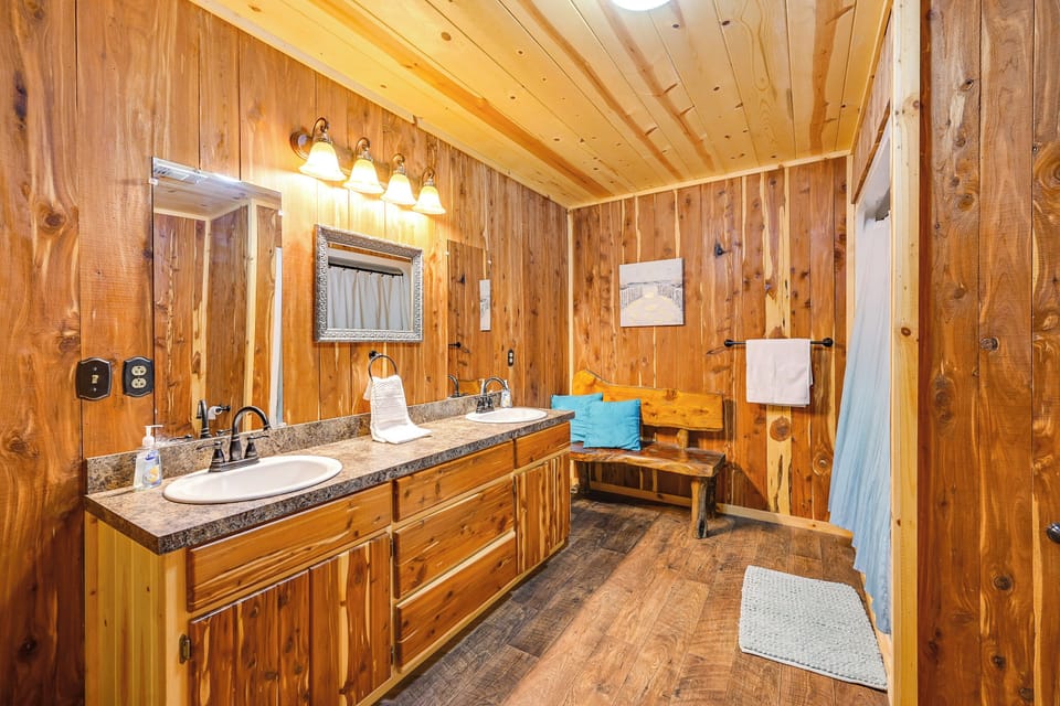 Full Bathroom | Linens & Towels Provided