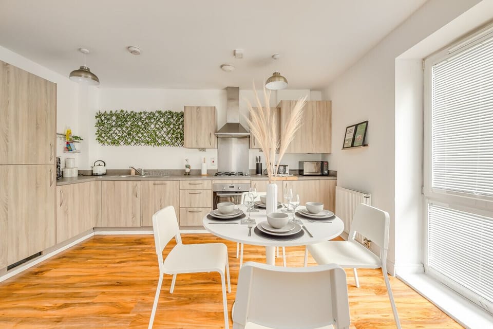 The apartment features a well-equipped kitchen complete with a fridge freezer, dishwasher, microwave, oven, hob, kettle, coffee machine and toaster.  It`s the perfect place to make a home-cooked meal.