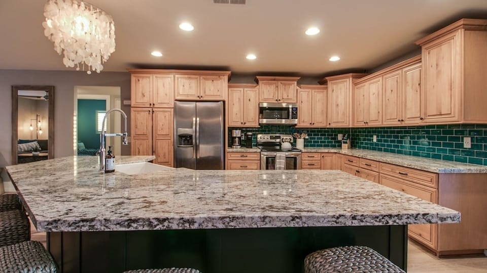 Studio (4 Bedrooms) | Private kitchen | Fridge, microwave, oven, blender