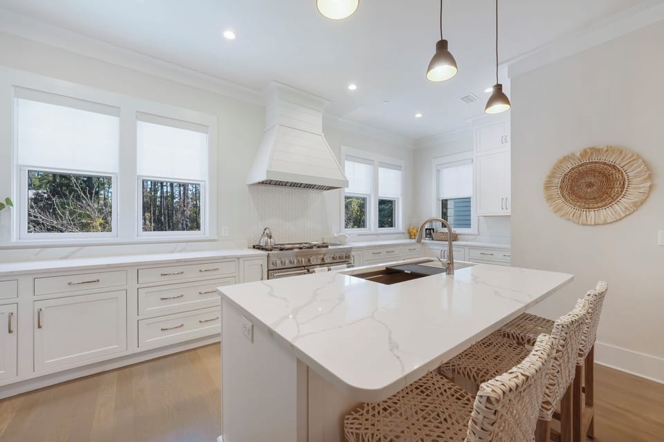 GOURMET KITCHEN W/CENTER ISLAND & BAR SEATING FOR 3