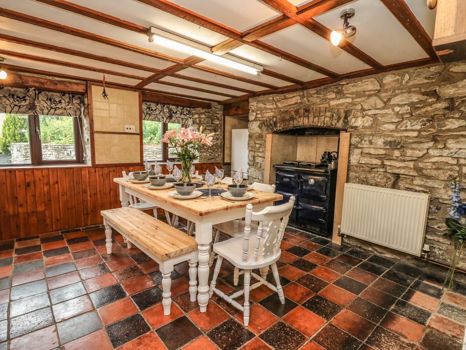 Cottage | Private kitchen | Fridge, microwave, dishwasher, electric kettle