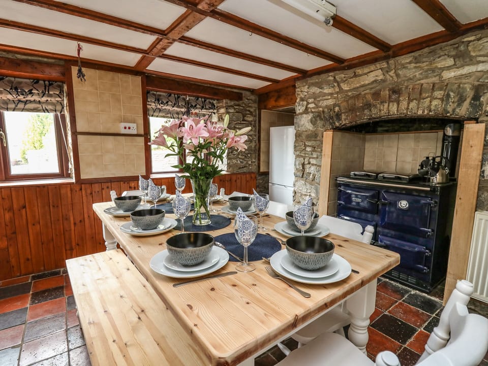 Cottage | Private kitchen | Fridge, microwave, dishwasher, electric kettle