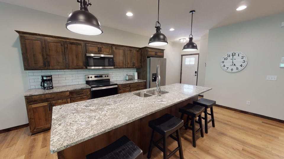 7619f70f-4103-4c6e-9552-e9aaa56d5699