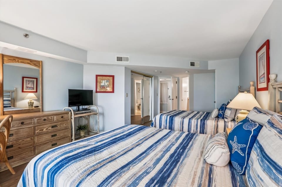 Guest Bedroom at 2112 Villamare