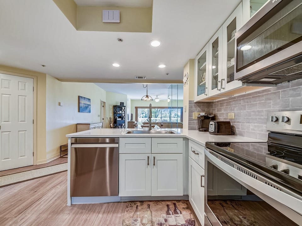 Kitchen at 308 Barrington Arms
