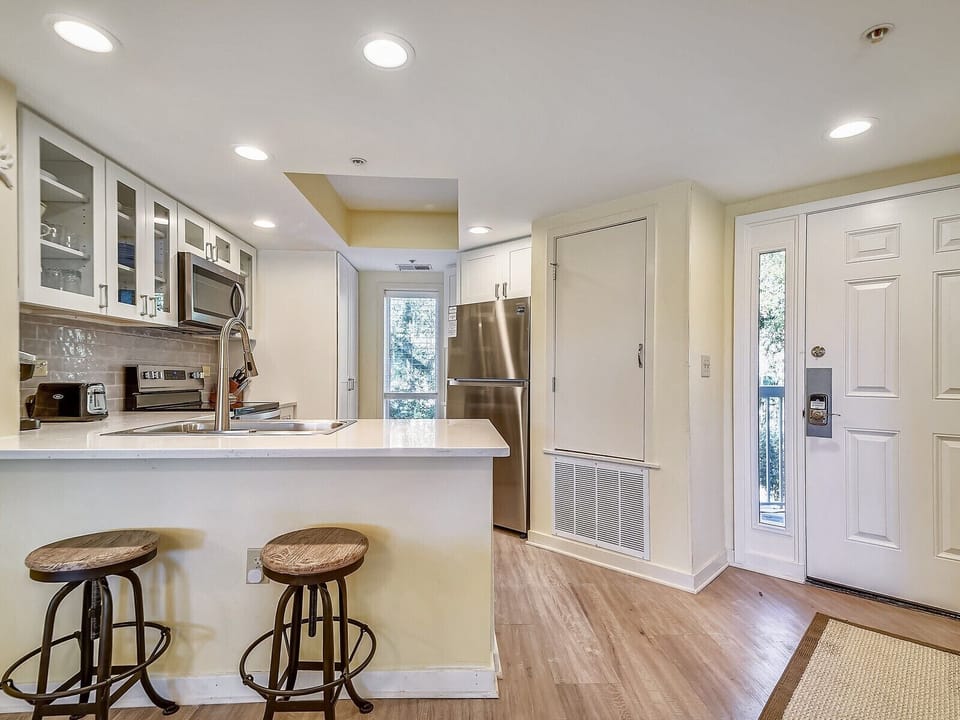 Newly Renovated Kitchen at 308 Barrington Arms