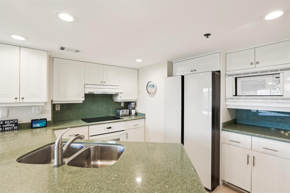 Kitchen at 3530 Villamare