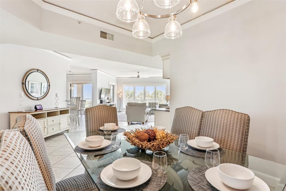 Dining Area at 4108 Windsor Court North