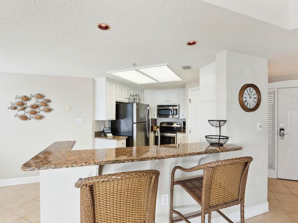 Kitchen with Breakfast Bar at 4110 Windsor Court North