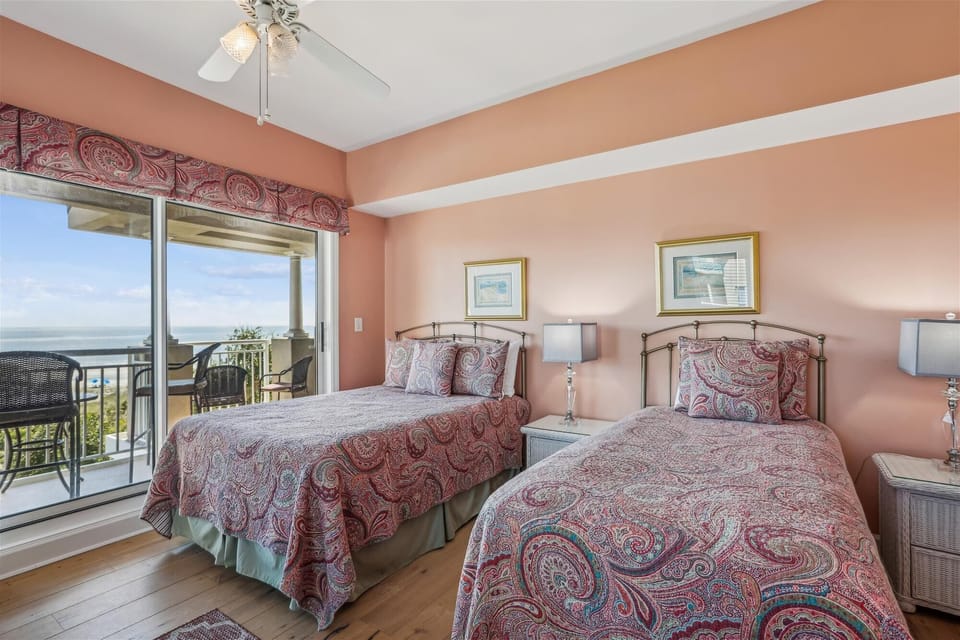 Guest Bedroom with 1 Double and 1 Twin Bed at 5505 Hampton Place