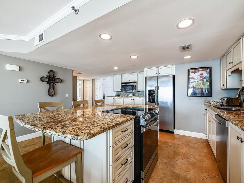 Kitchen with Washer & Dryer at 3433 Villamare