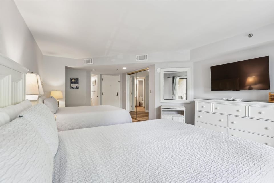 Guest Bedroom at 2216 Villamare