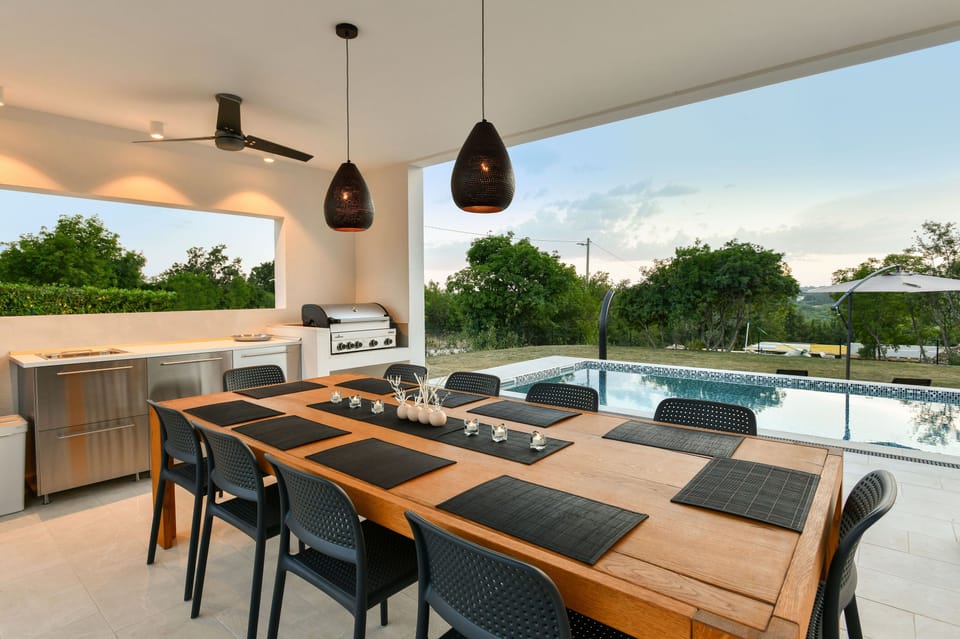 KonobaTisch aus massiver Eiche, gas BBQ