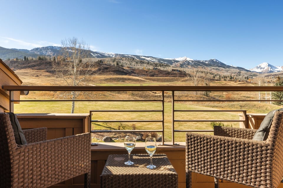 Balcony with Mountain Views