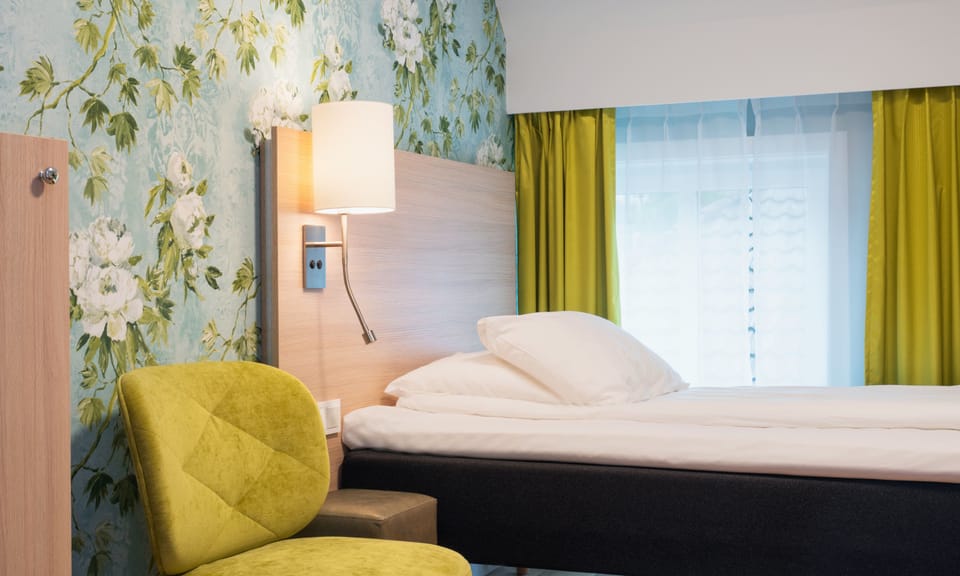 Standard Single Room, Non Smoking | Pillowtop beds, minibar, desk, blackout drapes