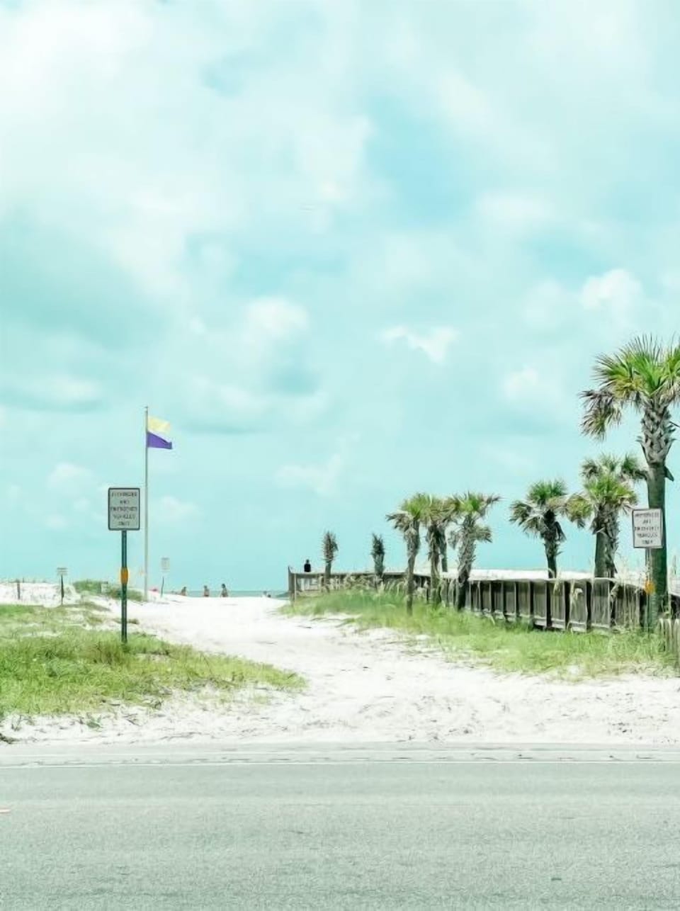 .1 mile to public beach access-4 minute walk