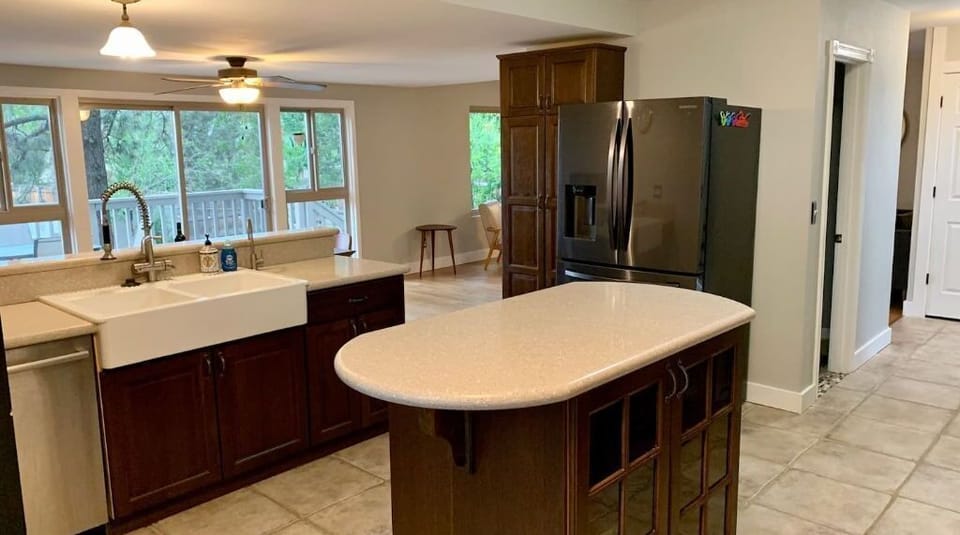 Plenty of space for all your meals in the well equipped kitchen