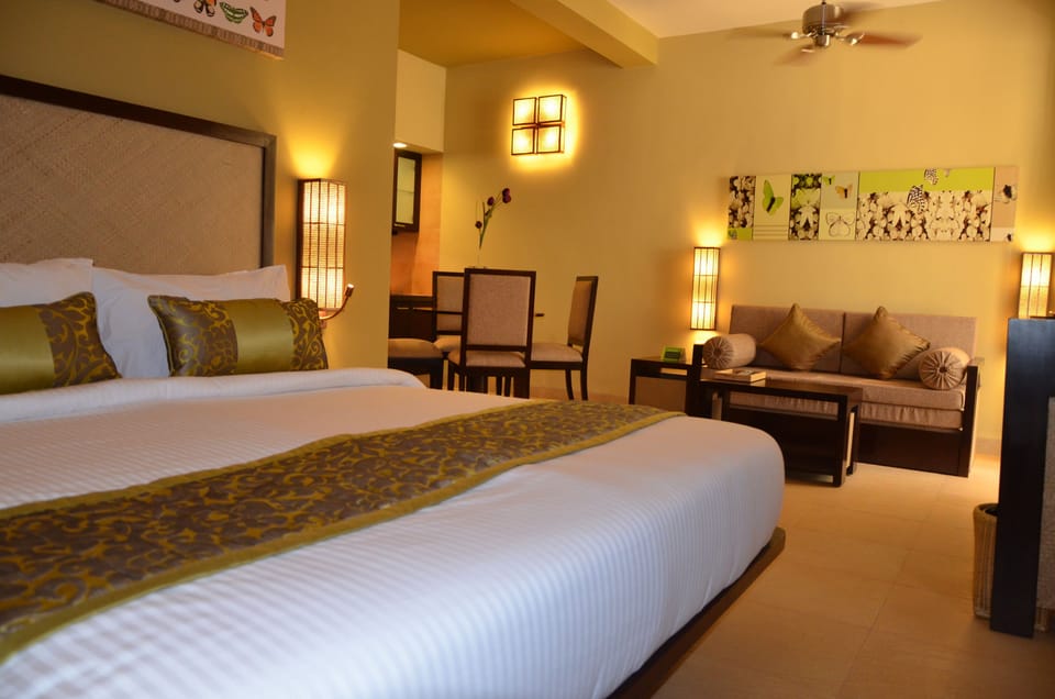 In-room safe, blackout drapes, free WiFi