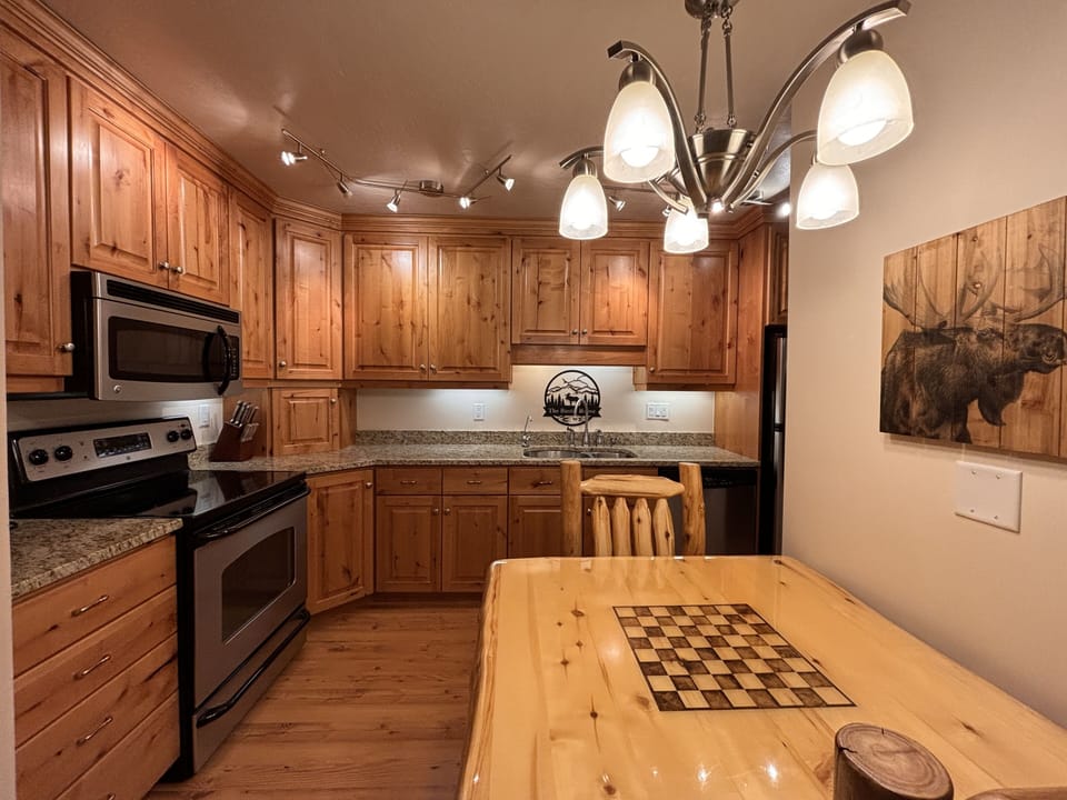 Eat-in kitchen with Chess/Checker board