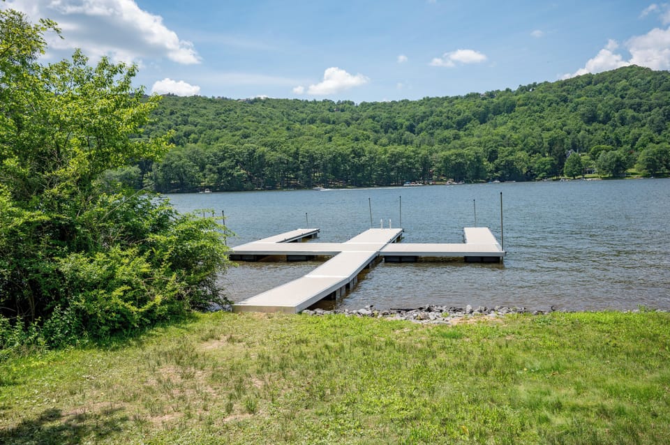 Dock is shared with neighboring home Lake View