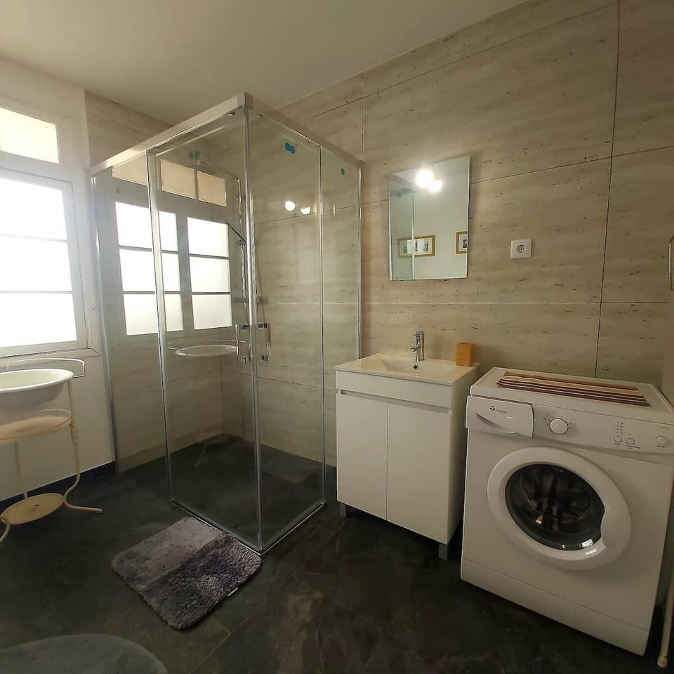 Large shower area with sliding glass doors