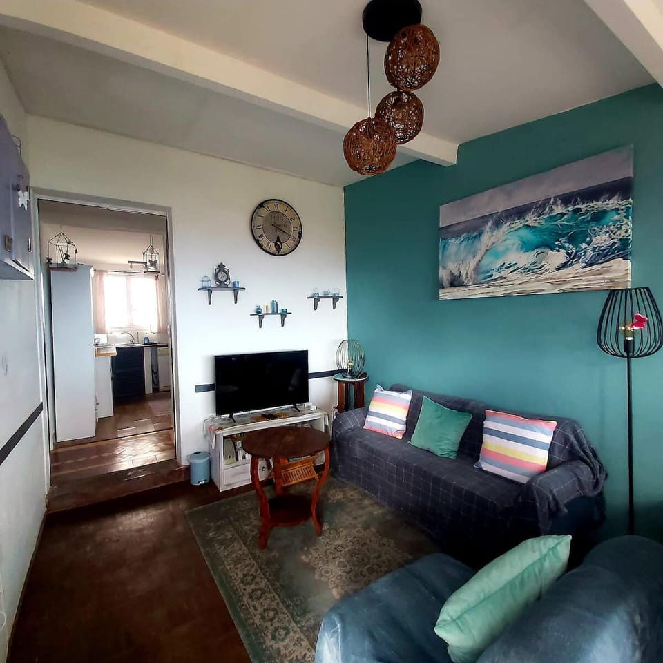 Smart TV and excellent free internet and WI-FI