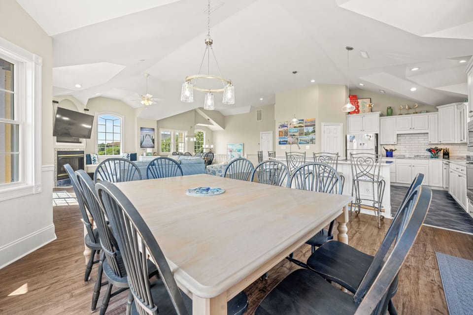 Dining Area (1) - Top Level