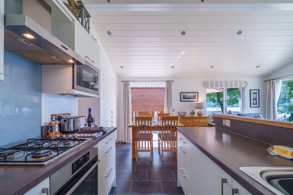 Mere Lodge - Fallbarrow Park, Bowness-on-Windermere - Kitchen