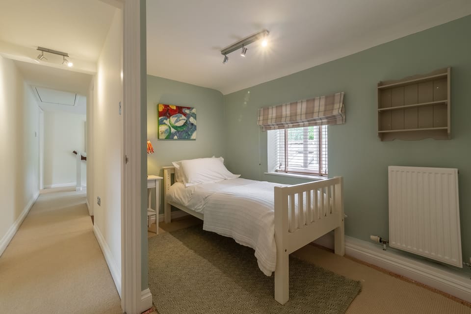 First floor: Cosy single bedroom