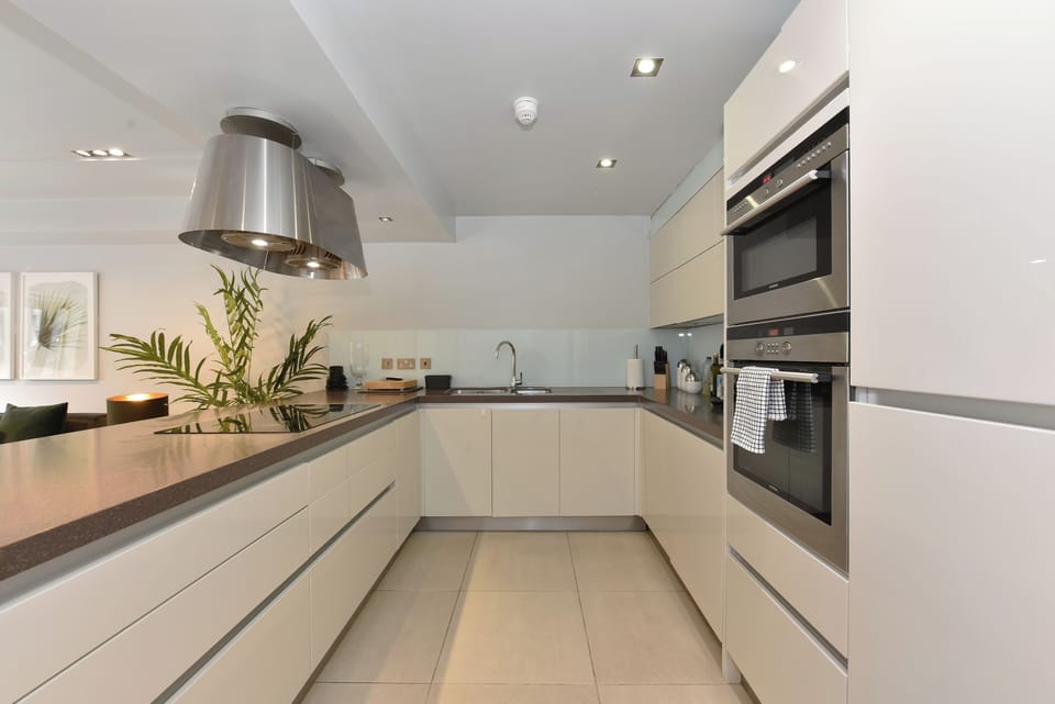 Superior Apartment | Private kitchen | Full-size fridge, microwave, oven, stovetop