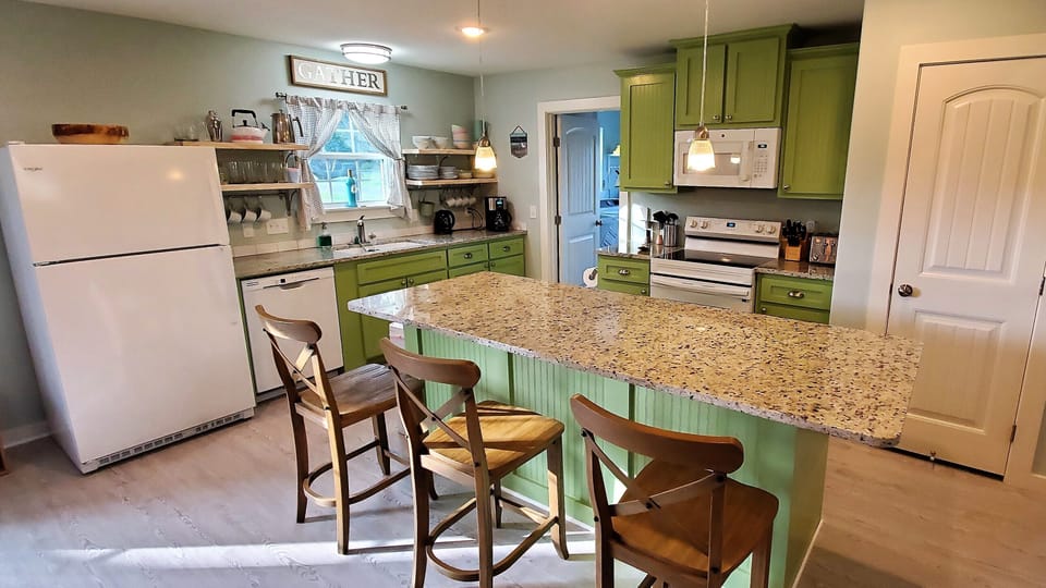 3 additional spots for dining at the counter.