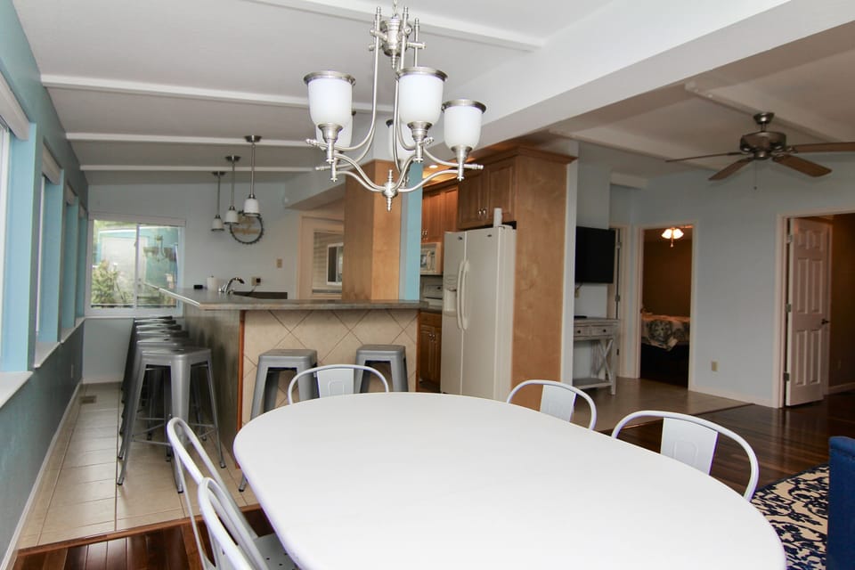 Dining with plenty of seating